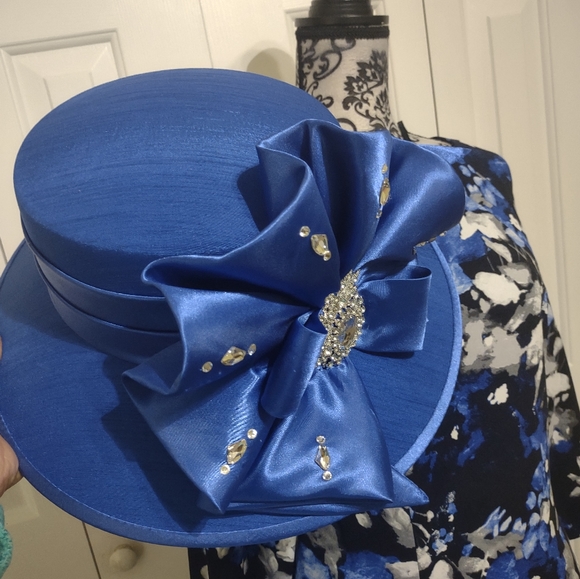 Giovanna Dress & Hat Collection - Picture 8 of 10